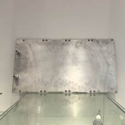 Calidad Placa de refrigeración por agua de aluminio extruido con diseño de microcanal para batería cilíndrica de 400 mm Fábrica